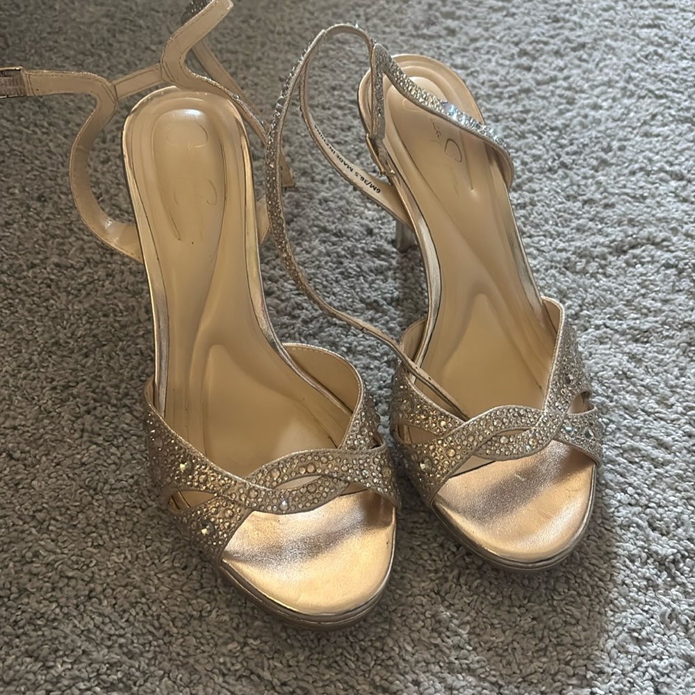 Jessica Simpson Gold Heels!! Worn once, in perfect condition. Size 6!